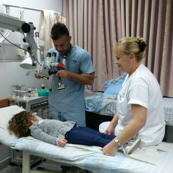 דוקטור חמודי מטפל בסהר